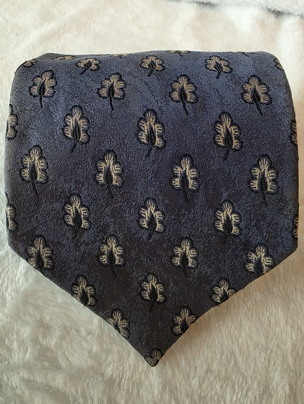 Joseph Abboud Men's Silk Necktie Blue Silver Ditsy Floral Leaf Pattern Tie